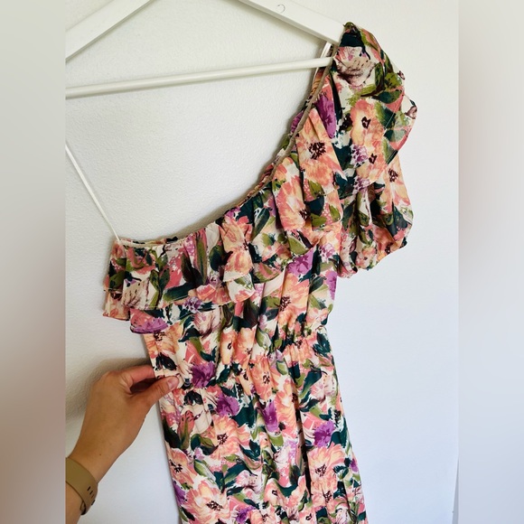 ASTR THE LABEL ONE SHOULDER DRESS — XS - Picture 3 of 5